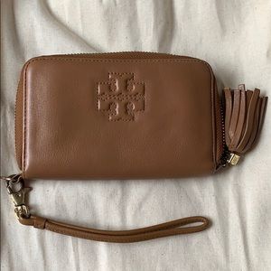 Tory Burch Thea smartphone wristlet/wallet